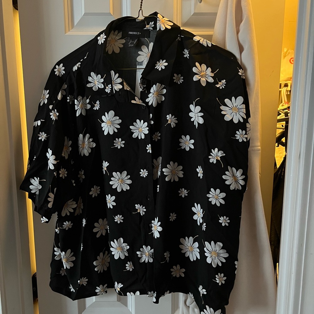 0XL never worn black and sunflower shirt